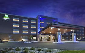 Holiday Inn Express & Suites Grand Rapids Airport North By Ihg
